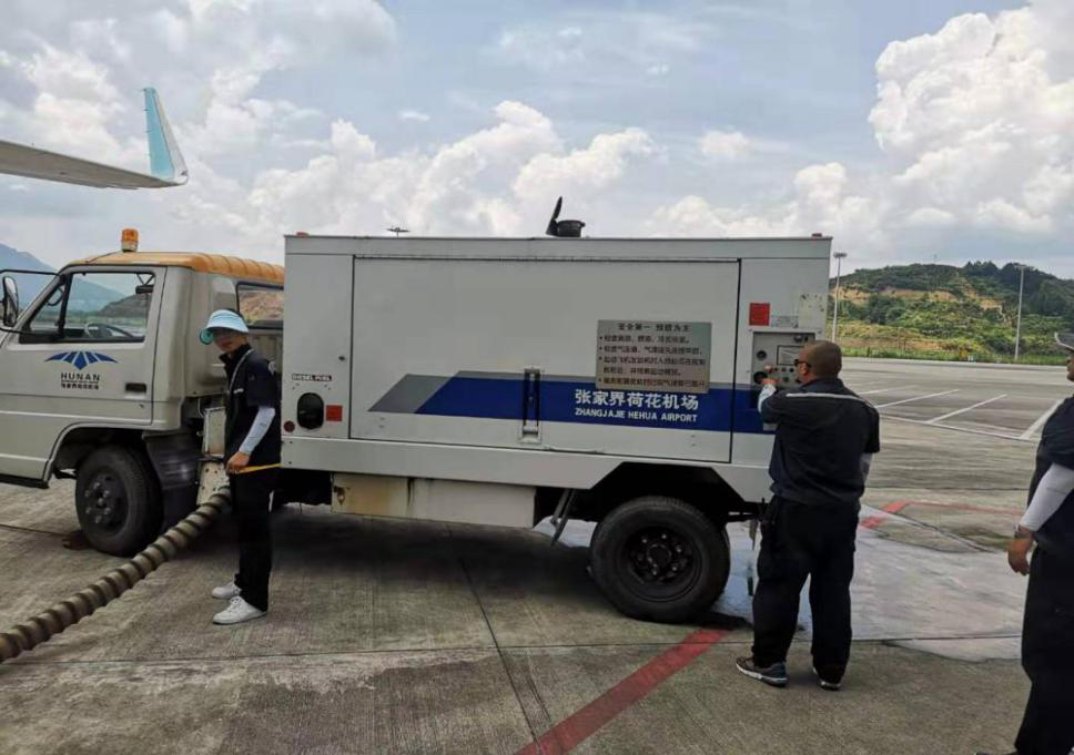 確保旅客順暢出行，機場一線職工高溫堅守！