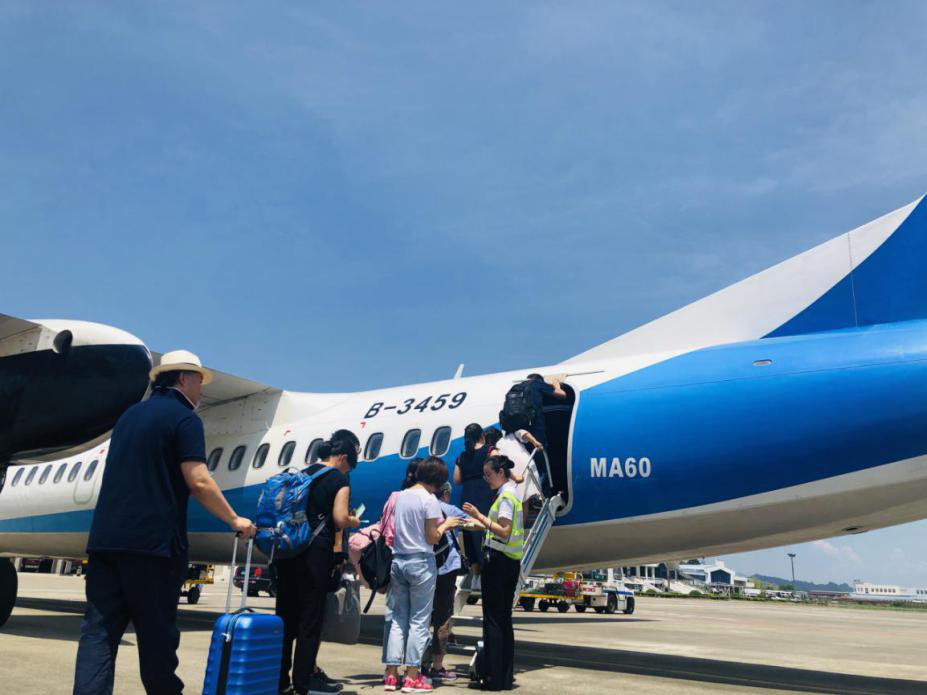 確保旅客順暢出行，機場一線職工高溫堅守！