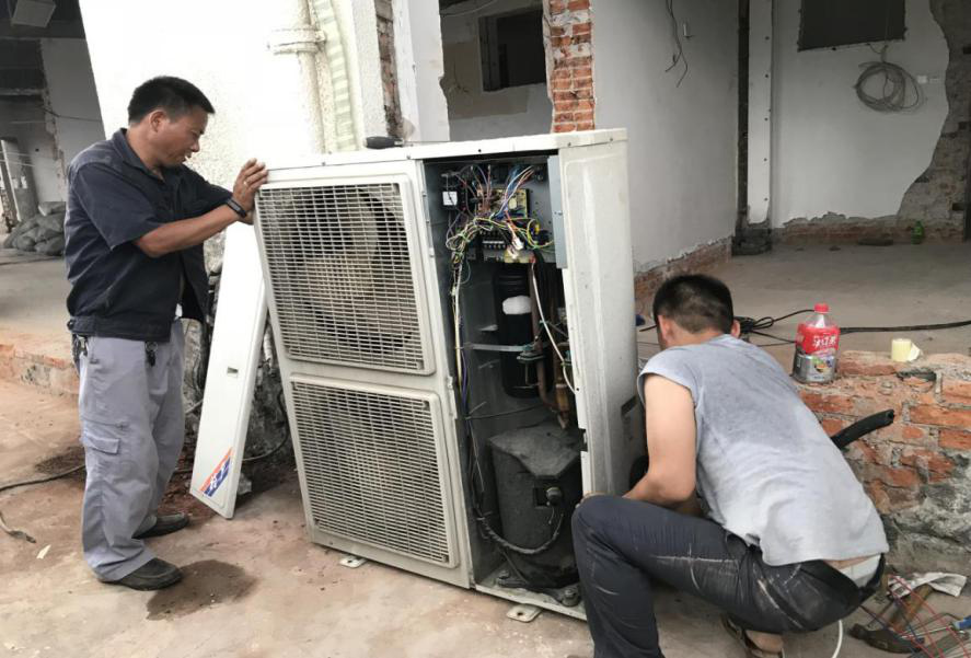 確保旅客順暢出行，機場一線職工高溫堅守！