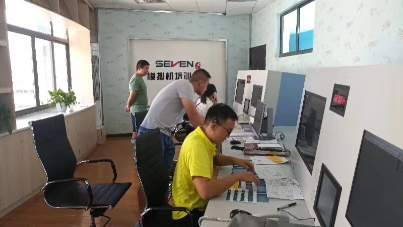 張家界機場與民航干部管理學院聯合開辦管制復訓班